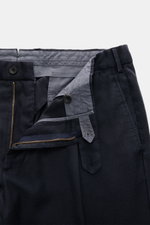 Santaniello Anzug anthrazit, Hose offen fotografiert, Slim Fit, Super 110's Wolle, weicher Griff, leichte Vintage-Optik, französische Taschen.