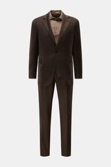 Santaniello Anzug dunkelbraun aus Super 110's Wolle, Slim Fit, tailliertes Sakko mit fallendem Revers, aufgesetzten Taschen, Hose schmal zulaufend, frontal fotografiert.