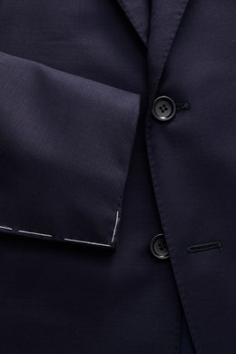 Close-up front view of Stile Latino Anzug 'Vincenzo' navy suit jacket sleeve and buttons, made of fine wool twill with soft touch.