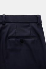 Close-up rear view of navy Stile Latino Anzug 'Vincenzo' pants showing soft pure wool twill, buttoned back pocket, belt loops, and fine tailoring details.