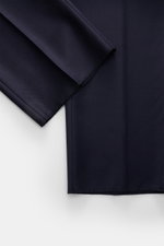 Close-up front view of navy fabric details for Stile Latino Anzug 'Vincenzo' navy, made from fine pure wool twill with a soft touch.