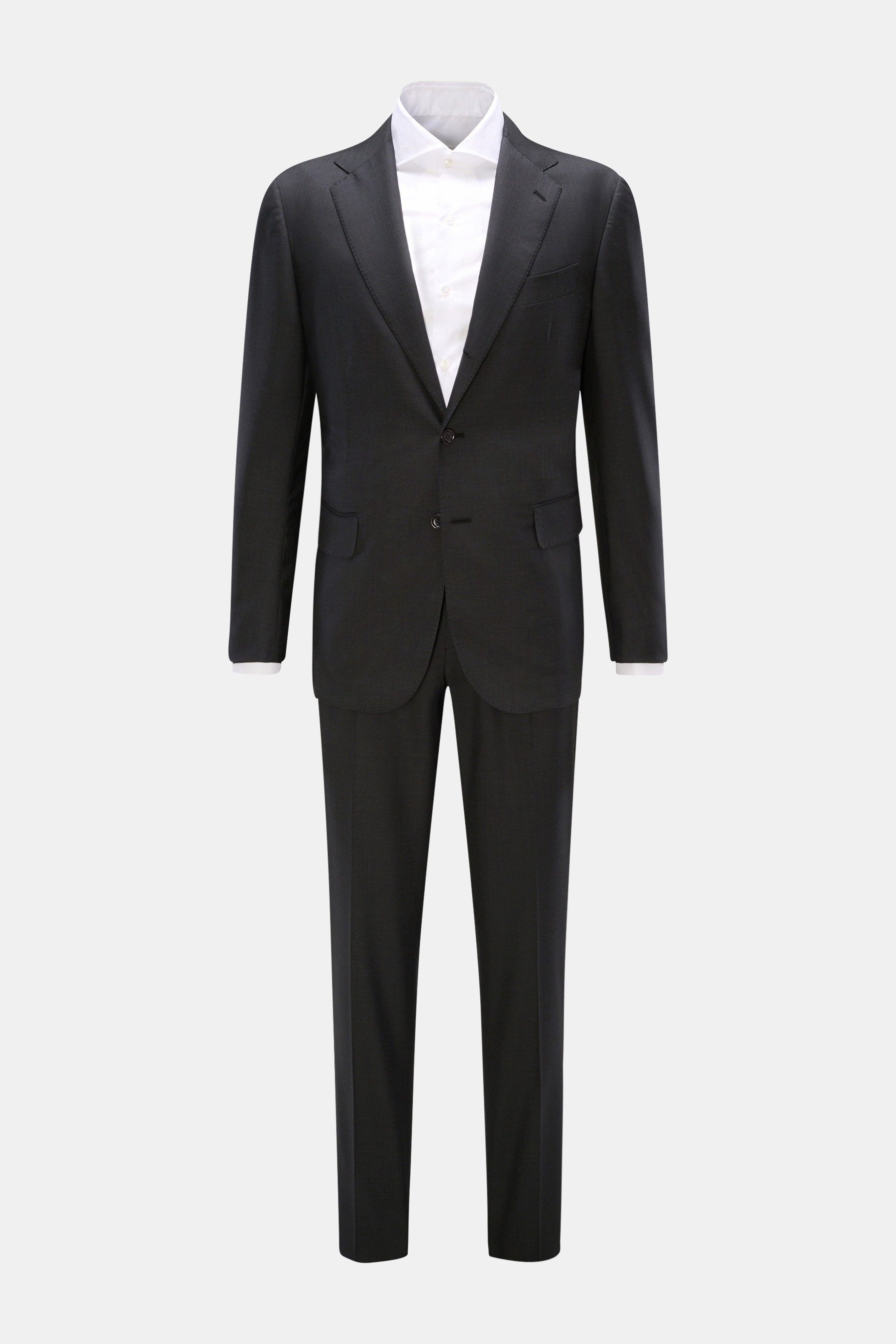 Stile Latino Anzug 'Vincenzo' anthrazit, frontal fotografiert, Slim Fit Zweiteiler aus feinem Woll-Twill mit Drei-Knopf-Sakko und Button-Fly-Hose.