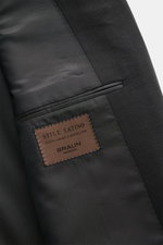 Close-up inside view of the Stile Latino Anzug 'Vincenzo' anthrazit jacket showing the smooth, finely twilled wool fabric, elegant striped lining, and brown label stitched inside. 

Description: The Stile Latino Anzug 'Vincenzo' anthrazit is a two-piece s