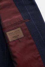 Close-up inside view of the Stile Latino Anzug 'Vincenzo' navy gestreift jacket showing navy chalk-stripe fabric and burgundy striped lining with label.