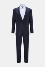 Tagliatore Leinenanzug 'Vesuvio' navy frontal fotografiert, Slim Fit, tailliertes Sakko mit Spitzrevers, halb gefüttert, und schmal zulaufende Hose aus weichem, reinem Leinen.