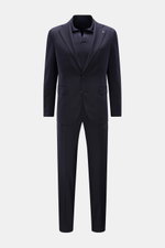 Tagliatore Anzug 'Vesuvio' dark navy, frontale Ansicht, schmal geschnittenes Sakko mit zwei Knöpfen und passende Hose aus Schurwolle mit Seidenanteil.