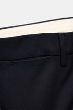 Tagliatore Anzug 'Vesuvio' dark navy, Nahaufnahme Rückseite Hose mit Uhren- und Gesäßtaschen, Schurwolle mit Seide, Slim Fit, leichte Qualität.
