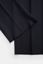 Tagliatore Anzug 'Vesuvio' dark navy, Detailaufnahme der Ärmel- und Hosenenden, schmal geschnitten, Schurwolle mit Seide, leichte Qualität.