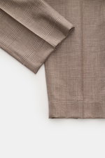 Brunello Cucinelli Anzug graubraun/grau kariert, Detailaufnahme der Hose mit Glencheck-Muster, weicher Griff, Mix aus Wolle, Seide, Leinen.