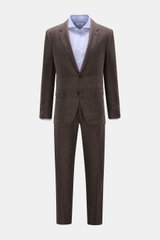 Zegna Anzug 'Natural' dunkelbraun meliert, Slim Fit, aus Wolle, Leinen, Seide, frontale Aufnahme mit tailliertem Sakko und schmal zulaufender Hose.