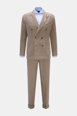 Santaniello Anzug grau aus reinem Leinen, Slim Fit, frontale Ansicht mit tailliertem Sakko, fallendem Revers und schmal zulaufender Hose.
