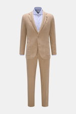 Santaniello Anzug taupe aus reinem Leinen, Slim Fit, frontale Ansicht mit tailliertem Sakko, fallendem Revers, zwei Knöpfen, aufgesetzten Taschen.