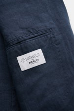 Santaniello Anzug navy aus reiner Leinenqualität, Detailaufnahme der Innentasche mit Label, weicher Griff, Slim Fit, Vintage-Look, maschinenwaschbar.