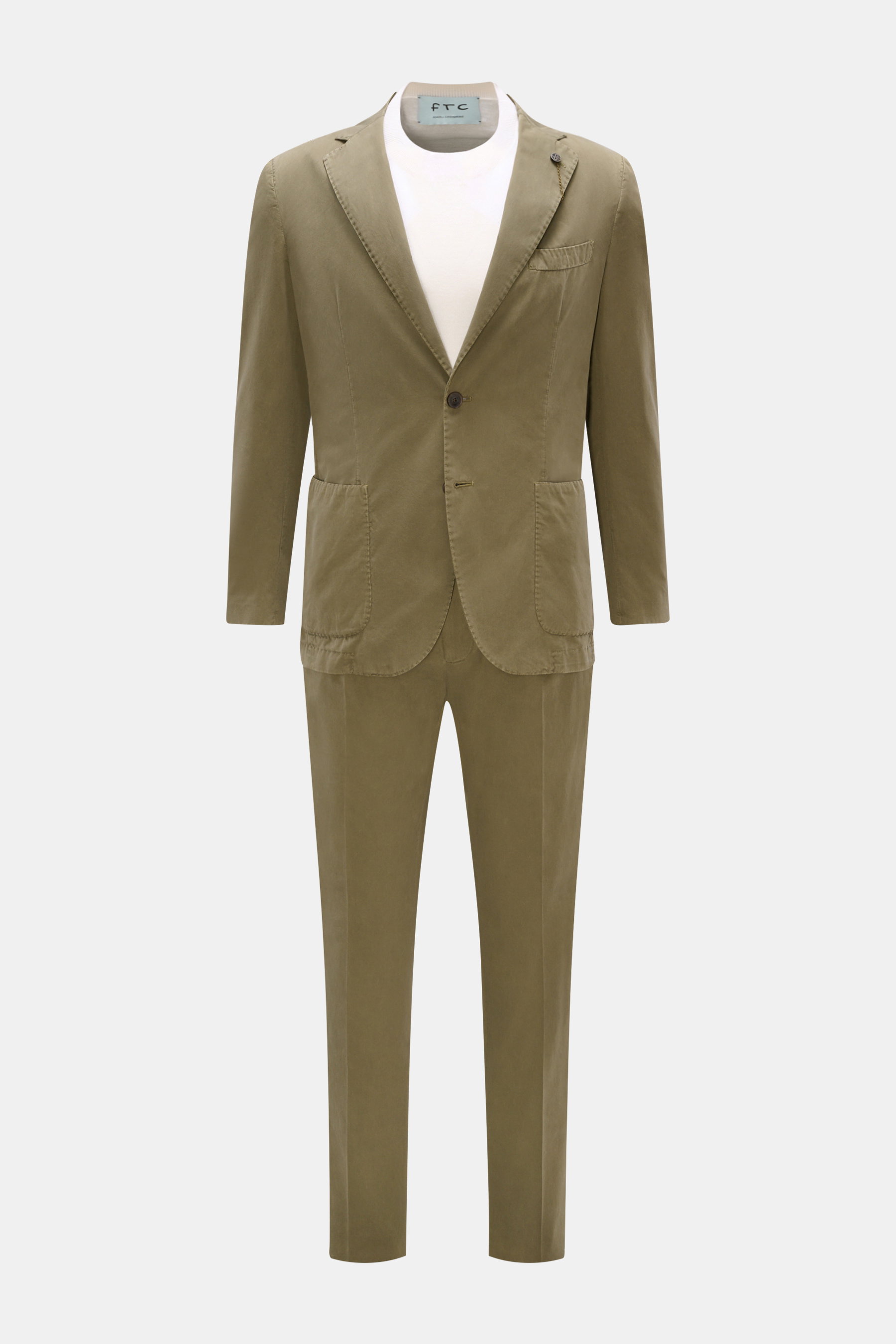 Front view of Santaniello Anzug oliv, an olive slim-fit cotton twill suit with soft touch, featuring a two-button jacket with patch pockets and tailored pants with tapered legs.