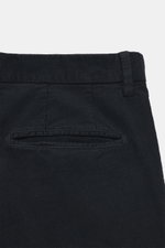 Boglioli Cordanzug 'K. Jacket' navy, Detailansicht der Rückseite der Hose aus weichem, elastischem Baumwoll-Cord, schmal zulaufend, Slim Fit.