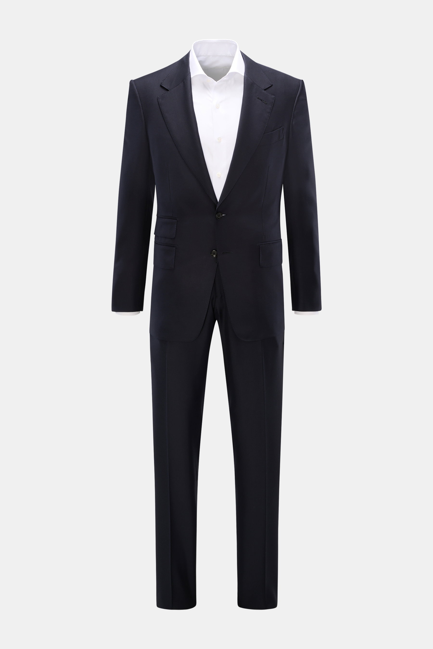 Front view of the Tom Ford Anzug 'Shelton' navy, a slim fit, two-button pure wool suit with flap pockets and side adjusters on the pants.