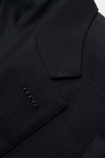 Close-up angled view of the Tom Ford Anzug 'Shelton' navy/schwarz kariert jacket lapel and sleeve in fine woven wool with a subtle Glencheck pattern.

<p>An Klasse und Zeitlosigkeit kaum zu übertreffen ist der luxuriöse TOM FORD Anzug 'Shelton' aus reiner