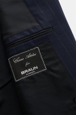 Close-up inside view of the Cesare Attolini Anzug anthrazit gestreift showing hand-stitched interior, label, and soft 160'S wool fabric.