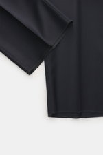 Belvest Suit navy close-up of trouser hem and fabric from top view, pure super 150'S wool, soft feel, slim fit, tailored two-button jacket, notched lapel with pin, classic breast pocket, hip pockets with flap, unfinished sleeve cuffs, rear side vents, smo