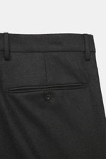 Back close-up of the Tagliatore Suit 'Vesuvio' anthracite melange trousers showing buttoned back pocket, waistband, and belt loops. Elegant silhouette meets Italian tradition: The two-piece suit by TAGLIATORE is made from virgin wool with a cashmere blend