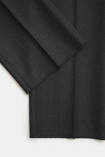 Close-up front view of the Tagliatore Suit 'Vesuvio' anthracite melange, showcasing virgin wool and cashmere blend fabric with soft touch and slim fit.