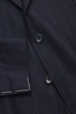 Tagliatore Anzug 'Vesuvio' navy gestreift, Detailaufnahme des taillierten Slim Fit Chalk-Stripe-Sakkos aus Super 110's Schurwolle, frontal.