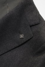 Close-up angled view of Tagliatore Suit 'Vesuvio' dark grey melange lapel, showcasing Super 120's virgin wool fabric, notched lapel with pin, and soft texture.