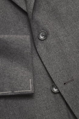Close-up front view of Tagliatore Suit 'Vesuvio' grey melange showcasing Super 110's virgin wool fabric, button, and lapel detail.

Description: Elegant silhouette meets Italian tradition: The two-piece suit by TAGLIATORE is made of Super 110's virgin woo