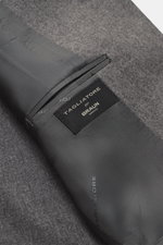 Close-up top-down view of the Tagliatore Suit 'Vesuvio' grey melange jacket interior showing the Super 110's wool fabric and lining with label.

Description: Elegant silhouette meets Italian tradition: The two-piece Tagliatore Suit 'Vesuvio' grey melange 