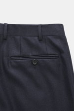 Canali Anzug navy kariert, Detailaufnahme der Hose von hinten oben, reine Wolle, weicher Griff, Slim Fit Sakko mit Glencheck, Regular Fit Hose.