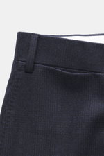 Nahaufnahme der Hose des Canali Anzugs navy kariert mit Glencheck-Muster, reine Wolle, Regular Fit, französische Taschen, Uhren- und Gesäßtaschen.
