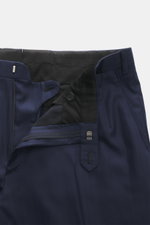 Brioni Anzug 'Brunico' navy, Detailansicht der offenen Bundinnenseite mit Reißverschluss, Knopf, französischen Taschen, Wolle-Seide-Mix, Slim Fit.