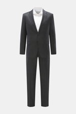 Front view of Zegna Anzug 'Milano Trofeo' schwarz, a slim fit black wool suit with two-button jacket, notch lapels, flap pockets, and tapered trousers.