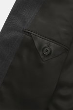 Close-up view of the inner lining and button detail of the Zegna Anzug 'Milano Trofeo' schwarz, showcasing fine wool and craftsmanship.