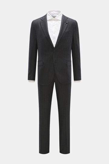 Lardini Anzug anthrazit/grau gestreift, Slim Fit, Nadelstreifen, aus Cashmere-Schurwolle, frontale Aufnahme mit tailliertem Sakko und schmal zulaufender Hose.