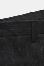 Close-up front view of Lardini Suit anthracite/grey striped waistband, showcasing classic pinstripe pattern and soft virgin wool-cashmere blend fabric.