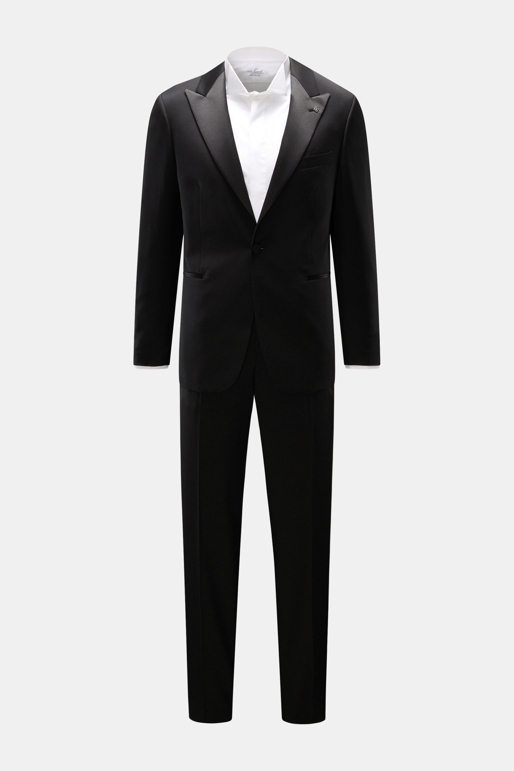 Tagliatore Smoking 'Napoli' schwarz in Slim Fit, frontal fotografiert, aus reiner Super 110'S Schurwolle mit Satin-Spitzrevers und schmal zulaufender Hose.