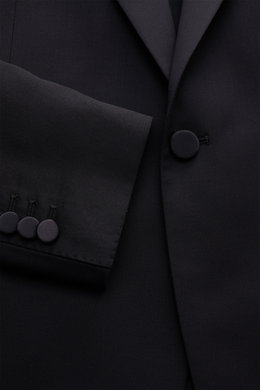 Close-up front view of the Tagliatore Tuxedo 'Napoli' dark navy jacket sleeve and button, showcasing pure Super 110'S virgin wool fabric.