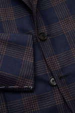 Nahaufnahme von Borrelli Sakko 'Procida' dunkelblau/beige kariert, Slim Fit, taillierter Drei-Knopf-Stil mit fallendem Revers, stabile Haptik, Mix aus Wolle, Seide und Leinen.