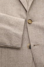 Alt tag (125 characters max):
Close-up of Borrelli Smart-casual jacket 'Procida' beige/light grey checked, showing fabric texture, buttons, and sleeve detail.

Extended description incorporating provided content:
<p>This unconstructed smart-casual jacket 