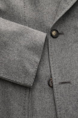 Close-up front view of Sipario Smart-casual jacket 'Ivan' grey melange showing soft cashmere blend, double-breasted two-button style, pointed lapel, classic breast pocket, patch hip pockets, unfinished sleeve cuffs, side vents, half lining, and three insi