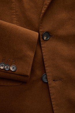 Doppiaa Sakko 'Aaradeo' braun aus Baumwoll-Fleece, Slim Fit, slim fotografiert, mit Kissing Buttons, Spitzrevers und Taschen.