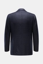 Rear view of Cesare Attolini Sakko navy/dark navy kariert, a slim fit, classic Glencheck blazer in wool-silk blend with soft texture, three-button style, half-lined, and side vents. 

Description: <p>Gönnen Sie sich Luxus aus dem Hause CESARE ATTOLINI: Di