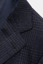 Cesare Attolini Sakko navy/dark navy kariert, close-up of lapel and collar, classic Glencheck wool and silk blend, soft texture, slim fit.