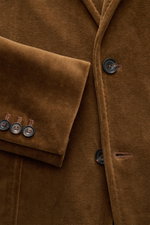 Close-up front view of Circolo 1901 Velvet jacket light brown, showing soft jersey-velvet fabric, buttons, and cuff details.

<p>With its combination of modern unconstructed finish and fine jersey-velvet, this elegant smart-casual jacket by CIRCOLO 1901 i