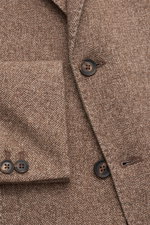 Close-up front view of Circolo 1901 Jersey jacket beige/dark brown patterned, showing buttons, cuff, and woven print texture.

<p>This easy-care, modern jersey jacket in a contemporary unconstructed design with woven look print by CIRCOLO 1901 is made of 