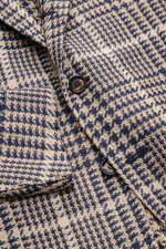 Close-up angled view of Stile Latino Smart-casual jacket 'Vincenzo' navy/beige checked showing classic glen check, buttons, and lapel detail.

Description: <p>STILE LATINO presents luxury you can feel with its lightweight smart-casual jacket 'Vincenzo' in