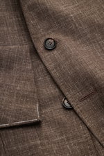 Close-up front angle of Stile Latino smart-casual jacket 'Vincenzo' dark brown mottled showing button and fabric texture.

<p>The classic smart-casual jacket 'Vincenzo' by STILE LATINO has bags of Italian character: effortlessly create charismatic office 