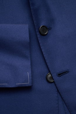 Close-up front view of Cesare Attolini Cashmere smart-casual jacket dark blue showing buttons, step lapel, and cuff details. <p>Enjoy luxury from CESARE ATTOLINI: This timeless smart-casual jacket in the finest pure cashmere has been made exclusively in I