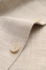 Tagliatore Sakko 'Monte Carlo' beige meliert, Unconstructed Design, feines Strukturgewebe, Nahaufnahme des Knopfbereichs aus Wolle, Baumwolle, Seide.